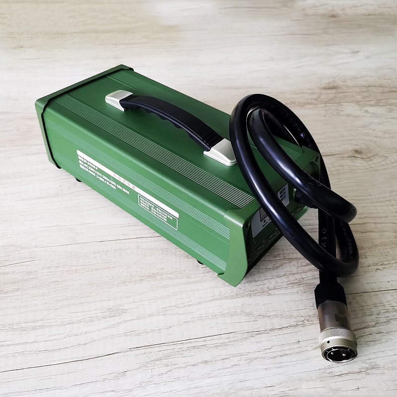 AC 220V Military products DC 84V 25a 2200W Low Temperature charger for 20S 72V 74V Li-ion/Lithium Polymer battery